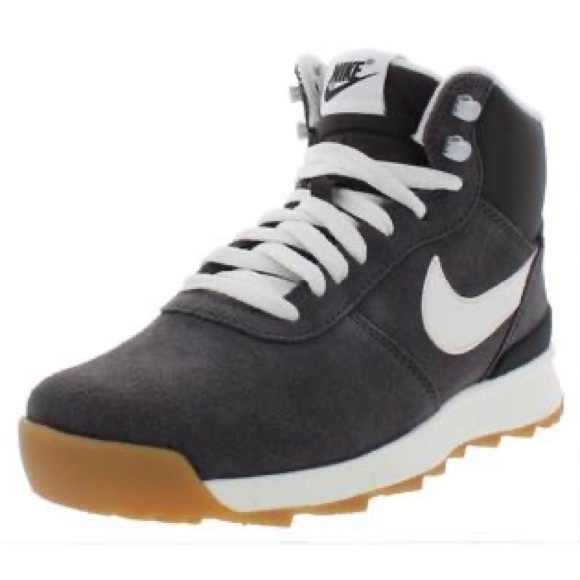 EUC NIKE Acorra Suede Sneaker-Boots in Dark Storm/Black/Gum Light - Picture 2 of 3